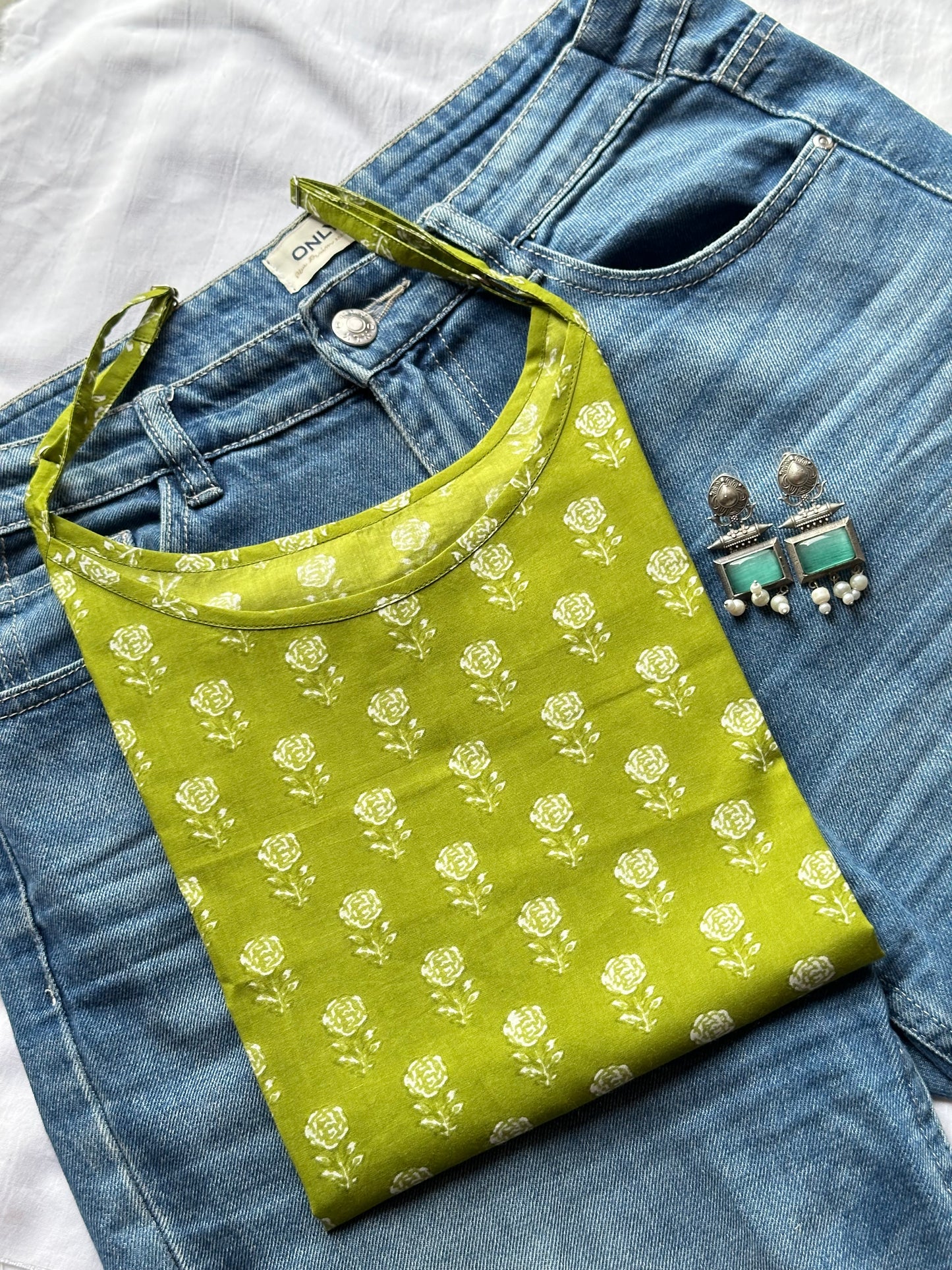 Green booti strap kurti